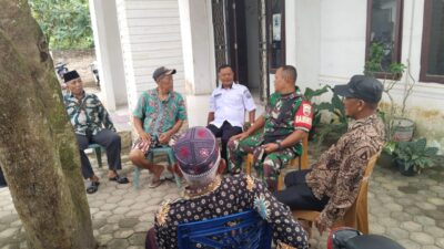 Babinsa Koramil 04/L.Bilik Gelar Komsos di Desa Cinta Makmur, Tekankan Pembinaan Generasi Muda