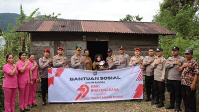 Polres Pakpak Bharat Dan Bhayangkari Peduli / Berbagi Kepada Masyarakat