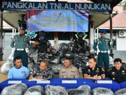 Tim Gabungan TNI AL Gagalkan Penyelundupan 81 Koli Ballpress Ilegal Dari Malaysia
