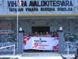 Personil Polres Sibolga Laksanakan Bakti Sosial Bersihkan Vihara Di Kota Sibolga