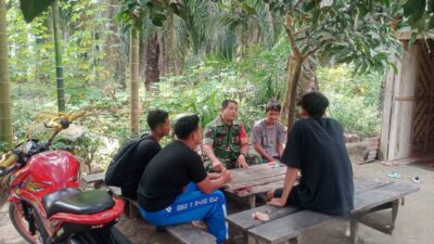 Babinsa Komsos,Himbau Anak Sekolah Manfaatkan Waktu Libur Dengan Kegiatan Positif
