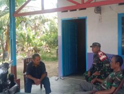 Perhatian Serius, Babinsa koramil 04/ Labuhan Bilik Komunikasi Sosial Terkait Maraknya Narkoba Di Desa Tanjung Sarang Elang