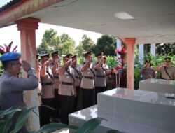 Dalam Rangka HUT Bhayangkara Ke – 79 Kapolres Pakpak Bharat Pimpin Ziarah Dan Tabur Bunga Ke Makam Purnawirawan Polri.