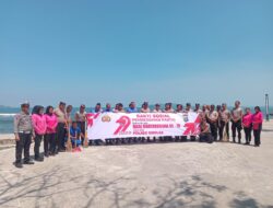 Dalam Rangka Hari Bhayangkara Ke-79, Polres Sibolga Jaga Ekosistem Laut Bersihkan Pantai