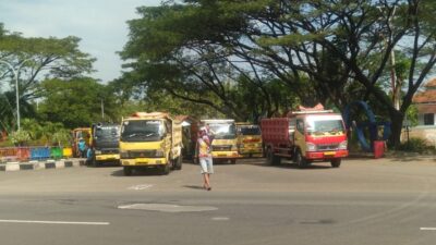 Supir Dumtruck Demo,Tuntut Galian C Dibuka Kembali