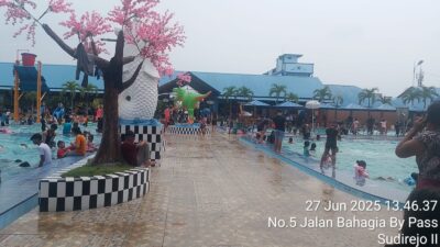 Kolam Renang Bahagia Ramai Pengunjung,Miliki Berbagai Wahana
