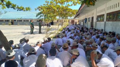 Koramil 12/LP Isi Materi Wawasan Kebangsaan di Kegiatan MPLS SMKN 1 Sungai Kanan