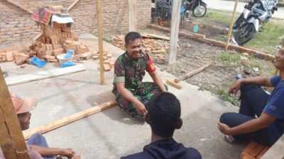 Babinsa Koramil 09/NL Laksanakan Komsos Dukung Usaha Warga