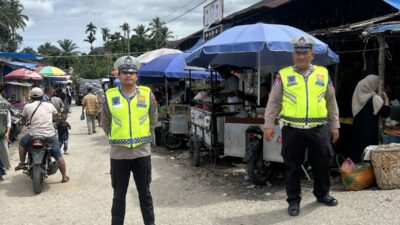 Dekat Dengan Masyarakat Personil Pos Lantas Sibande Laksanakan Patroli Dialogis Di Pasar Rakyat Sibande.