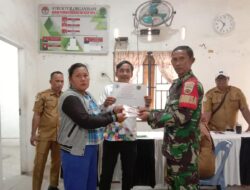 Koramil 05/BD Dampingi Penyaluran BLT-DD di Desa Binaan