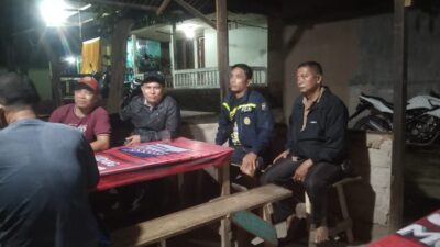 Berikan Pesan Kamtibmas, Bhabinkamtibmas Himbau Tetap Waspada Saat Berpatroli
