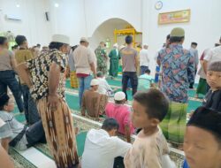 Satgas TMMD Ikuti Sholat Jum’at Bersama Warga di Masjid Ikhlasiyah Isfensyah Desa Tanjung Medan
