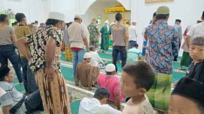 Satgas TMMD Ikuti Sholat Jum’at Bersama Warga di Masjid Ikhlasiyah Isfensyah Desa Tanjung Medan