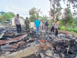 Babinsa Desa N5 Turun Langsung Bantu Pemadaman Kebakaran Rumah Warga