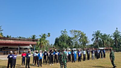 Babinsa Koramil 13/AN Latih PaskibraTingkat Kecamatan Bilah Hulu