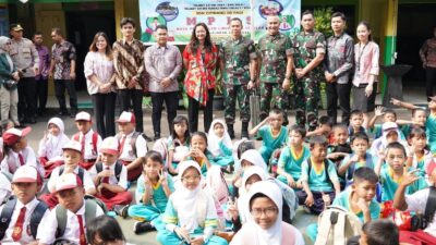 Danrem 051/Wijayakarta Mendampingi Pangdam Jaya Dalam Program Makan Bergizi di SDN 05 Cipinang Jakarta Timur