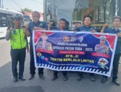 Sat Lantas Polres Pelabuhan Belawan Sosialisasikan Operasi Patuh Toba 2025 kepada Supir Bus Listrik
