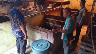 Respon Cepat Keluhan Warga Binaannya, Bhabinkamtibmas Langsung Cek Lokasi
