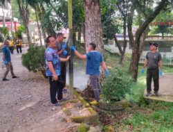 Koramil 07/AKB dan FORKOPINCA Melaksanakan Kegiatan Jum’at Bersih di Taman Aek kota batu Kecamatan NA-IX-X