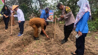 Perkuat Ketahanan Pangan Nasional, Polsek Sibolga Sambas Laksanakan Penanaman Jagung