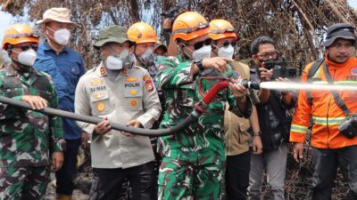 Presiden Atensi Karhutla, Pangdam I/BB Tinjau Langsung Penanganan Karhutla di Rohil