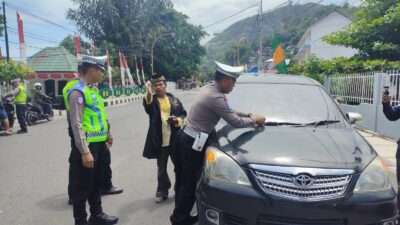 Polantas Menyapa,Ajak Warga Kibarkan Bendera Merah Putih