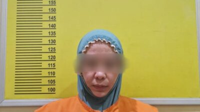 Modus Berpura-Pura Menjadi Pembeli, Dua Wanita Coba Curi Emas di Toko Famili Siak – Satu Pelaku Tertangkap