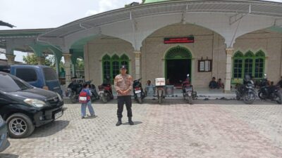 Polsek Porsea Hadirkan Rasa Aman Saat Ibadah Shalat Jumat