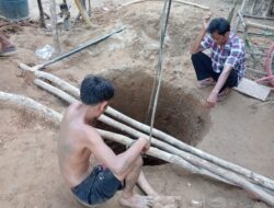Hadapi Tantangan Medan Berbatu, Satgas TMMD ke-125 Kodim 0209/Labuhanbatu Gunakan Cara Manual untuk Gali Sumber Air Bersih
