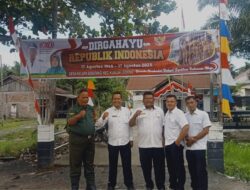Babinsa Koramil 02/TL ajak perangkat Desa pasang umbul umbul dalam rangka HUT RI ke 80