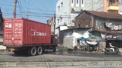 Warga Kelurahan Sei Mati Resah,Keluar Masuk Truk Tangki dan Kontiner di Kawasan Padat Penduduk