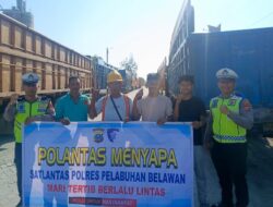 Sat Lantas Polres Pelabuhan Belawan Sosialisasikan Kamseltibcar Lantas kepada Sopir Truk di Pelabuhan Ujung Baru