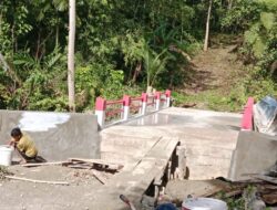 Gotong Royong TNI dan Warga, Jembatan Beton Sihare’o Siwahili Capai 96 Persen