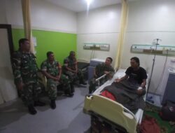 Perkuat Kepedulian dan Moril Prajurit, Danramil 08/RP Jenguk Anggota yang Dirawat di RSUD dan RSU Elpi Al Azis