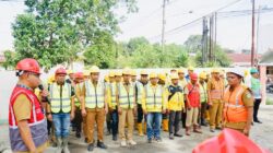Kadis SDABMBK Medan Dorong Keselamatan Kerja, Gema Halelu Isa Pimpin Apel dan Sosialisasi APD di UPT Timur