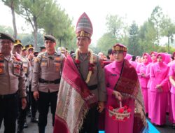 Resmi Pimpin Polda Sumut, Irjen Pol Sonny Irawan Disambut Ulos dan Tarian Tradisional