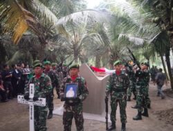 Penghormatan Terakhir Prajurit , Kodim 0209/LB Gelar Upacara Pemakaman Militer Di NA IX – X