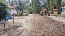 Alat Berat Terus Bekerja, TMMD ke-130 Kodim 0209/Labuhanbatu Wujudkan Peningkatan Jalan di Dusun Wonosari