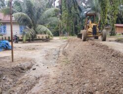 Alat Berat Terus Bekerja, TMMD ke-130 Kodim 0209/Labuhanbatu Wujudkan Peningkatan Jalan di Dusun Wonosari