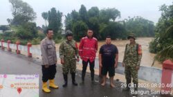 Kapolsek Tanjung Morawa Pantau Banjir yang Rendam 1.025 KK di Tanjung Morawa