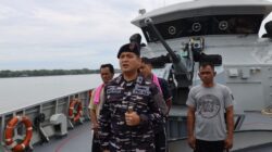 Jemput Nyawa di Tengah Hempasan Gelombang, KRI Torani-860 Selamatkan 3 Nelayan di Perbatasan